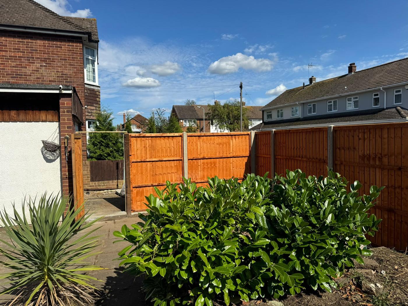 Side access fencing and gate beside a house